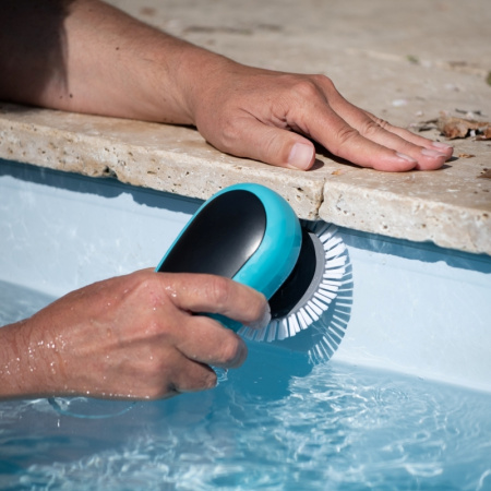 ypovrixios-katharistis-pisinos-skafon-e-scrubber2